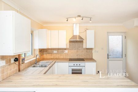 3 bedroom semi-detached house to rent - Photo 5