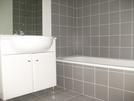 Location Appartement 3 pièces 55m² MIRAMONT DE GUYENNE 47800 - Photo 4