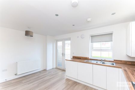 3 bedroom house to rent Tangmere Road, Hailsham, East Sussex, BN27 - Photo 5