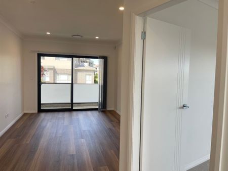 Brand New Luxury Home - Photo 4