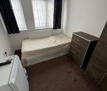 Room in a Shared House, Grendon Gardens, HA9 - Photo 3