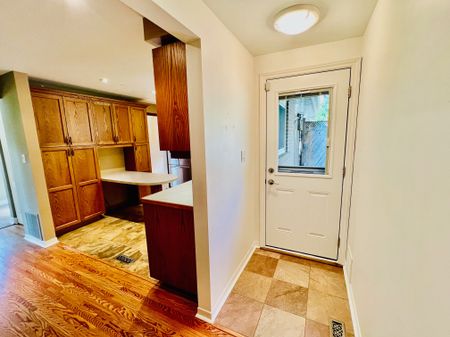 For Lease - 74 Devins Drive, Aurora, Ontario - Photo 5