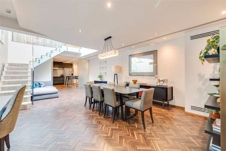 A luxurious and architecturally impressive four bedroom fully serviced house with outstanding light, three bathrooms and private courtyard. Tenancy Length Minimum 12 months EPC rating C | Council Tax Band H - Photo 4