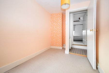 3 bedroom end terraced house to rent, - Photo 3