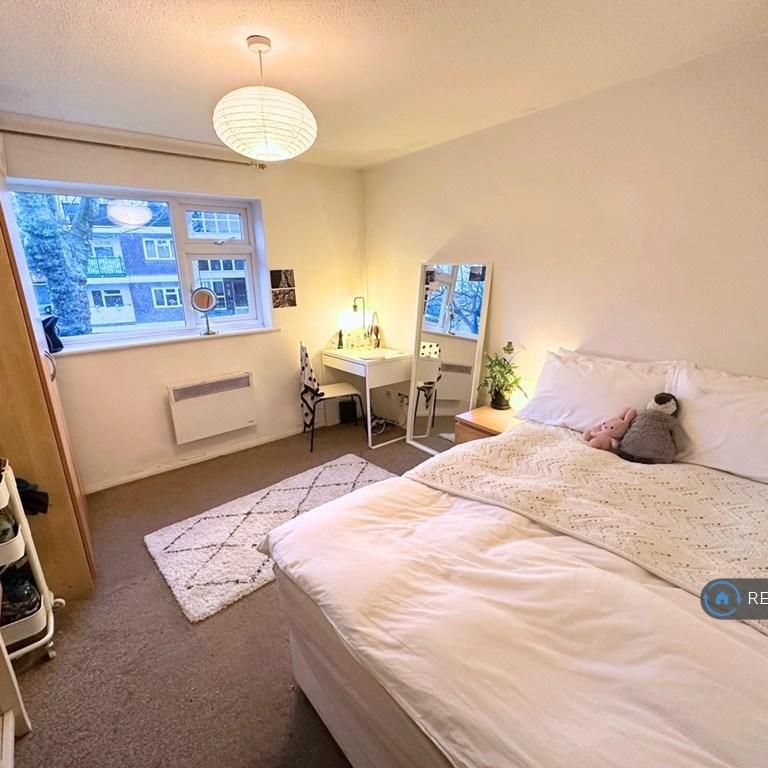 3 bedroom flat to rent - Photo 1