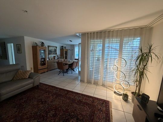 Helle 4-Zimmer-Wohnung mit Balkon in Ormalingen - Foto 1