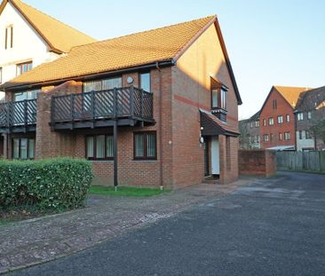 4 bedroom end of terrace house to rent - Photo 4