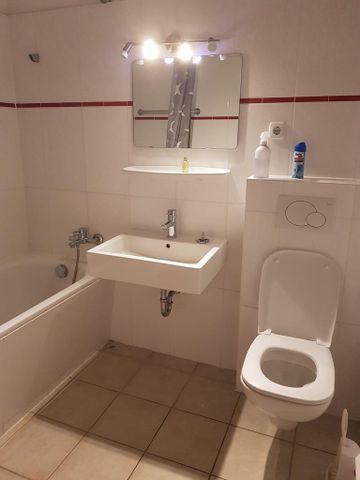 <h1 class="md:text-xl md:leading-6 mt-4 md:mt-10 lg:mb-6 mb-3 text-primary-500 font-semibold text-base leading-5"> Wohnung in München (Am Luitpoldpark) </h1> - Photo 3