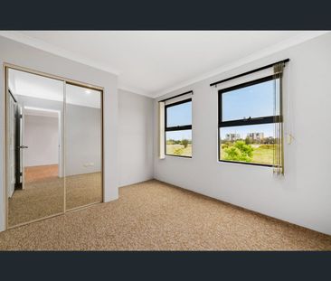 2/2 Hogarth Street, Cannington, WA 6107 - Photo 3
