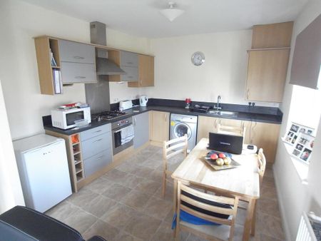 2 bedroom flat to rent - Photo 4