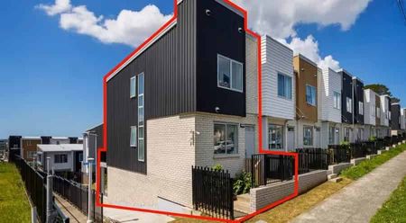 Sunny Townhouse - Photo 2