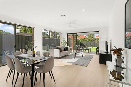 Luxurious Family Home with Designer Finishes and Prime Location - Photo 2