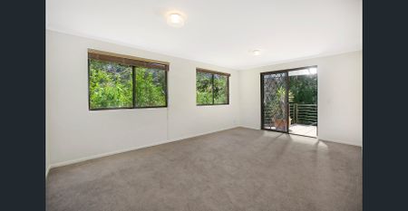 Spacious 4-Bedroom Family Home with Multiple Living Areas & Exceptional Outdoor Entertaining - Photo 2