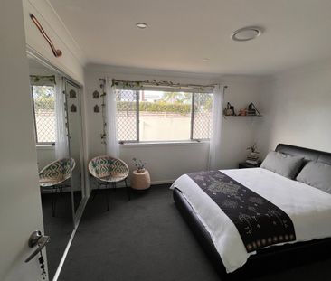 Broadbeach Waters - Photo 5