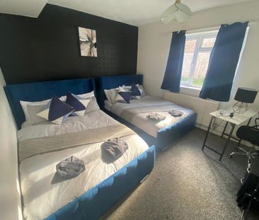 4 bedroom semi-detached house to rent - Photo 5