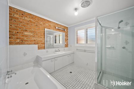2/12 Lazarus Crescent, Queanbeyan NSW 2620 - Townhouse For Rent | Domain - Photo 2