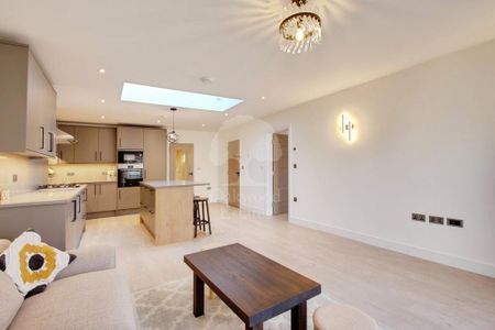 5 bedroom semi-detached house to rent - Photo 3