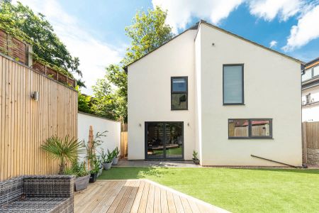 Cawthorne Grove, Millhouses, S8 - Photo 4