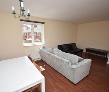 3 bedroom coach house to rent - Photo 1