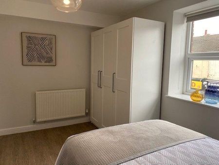 1 bedroom in a house share to rent - Photo 2