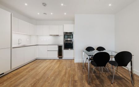 2 Bed Flat, Cable Walk, SE10 - Photo 4