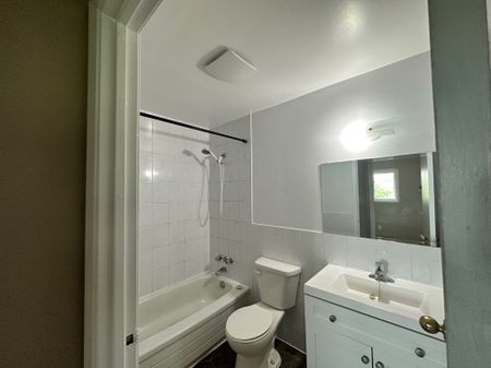 For Lease - 1 Lowndes Avenue Unit# 12, Georgina, Ontario - Photo 2