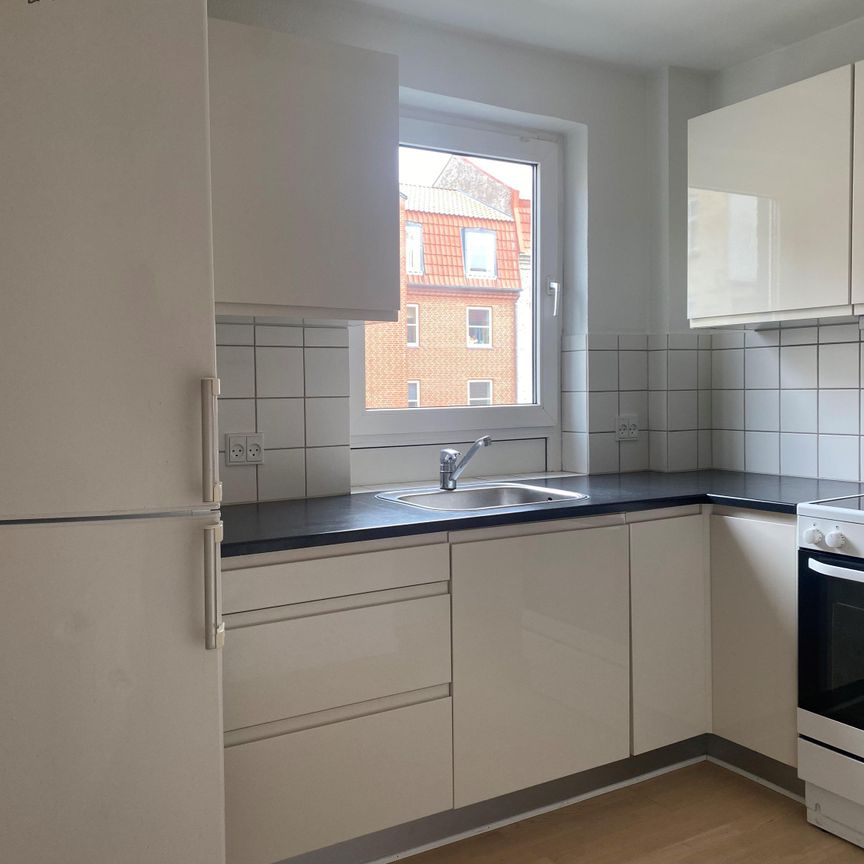 <b>BUDGETVENLIG 3-VÆRELSES LEJLIGHED I VEJGAARD </b> - Foto 1