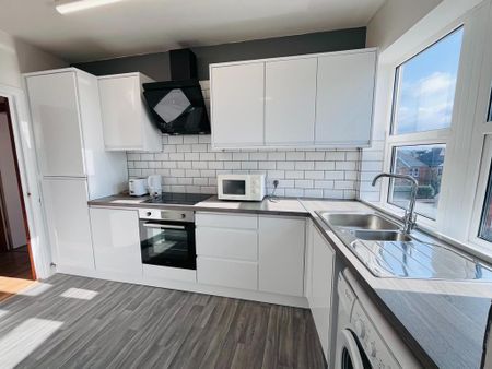 3 bedroom flat to rent - Photo 5