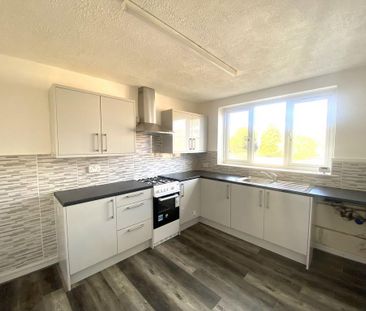 3 bedroom flat to rent - Photo 6