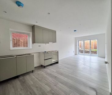 3 bed Flat for Rent - Photo 3