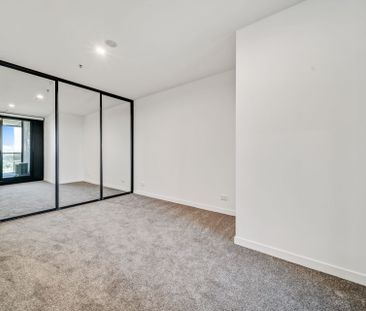 One bedroom apartment with modern living - Photo 3