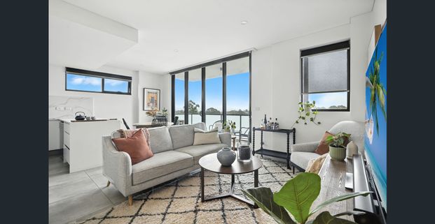 Spacious 2-Bedroom Apartment with Stunning Mountain Views - Prime Location - Photo 1