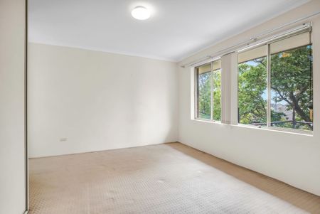 Spacious One Bedroom Apartment in a Prime Location - Photo 5