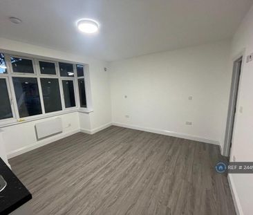 Studio to rent - Photo 6