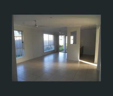 4 BEDROOM FAMILY HOME - Photo 1