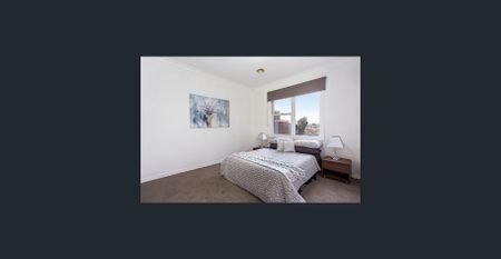 Spacious living with inner-city convenience - Photo 4