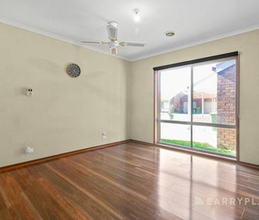 Stylish & Convenient 3-Bedroom Gem in Central Pakenham - Photo 4