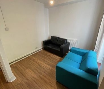 5 Bed Terraced House, White Street, BN2 - Photo 2