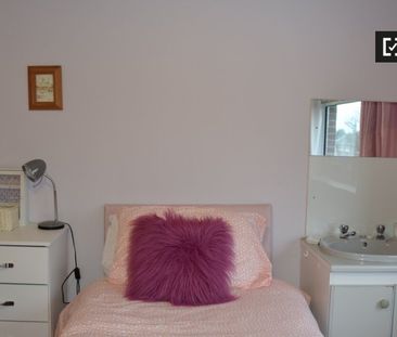 Room for rent in 3-bedroom apartment in Raheny, Dublin - Photo 4