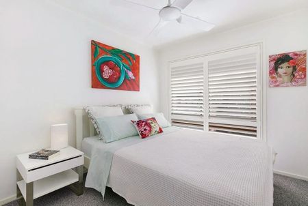 Light-Filled Three-Bedroom Townhouse in a Sought-After Location - Photo 3