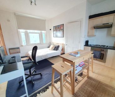 Studio to rent - Photo 2