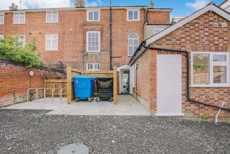 2 bedroom apartment to rent - Photo 3