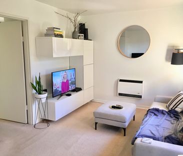 1/10 Violet Street, Essendon VIC 3040 - Photo 3