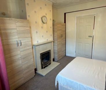 Room in a Shared Flat, Pemdevon Road, CR0 - Photo 4
