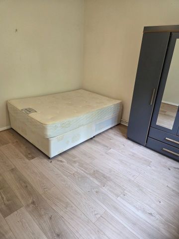4 Bed Flat, Sulivan Court, SW6 - Photo 2