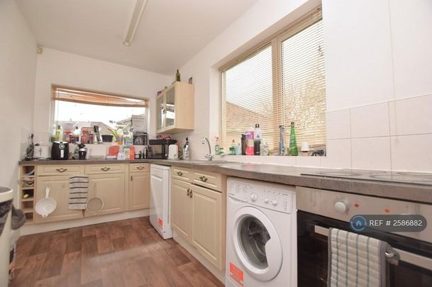 6 bedroom detached house to rent - Photo 1