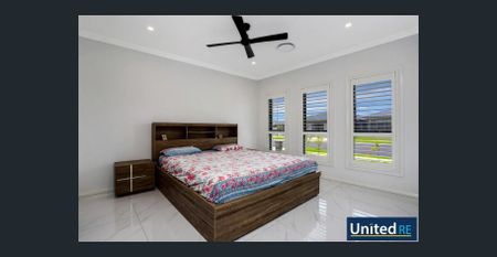 SINGLE STOREY FOUR BEDROOM FAMILY HOUSE WITH DOUBLE GARAGE - Photo 3