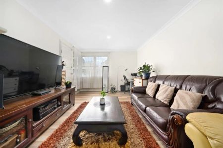 “Light filled 3 Bedroom House” - Photo 3