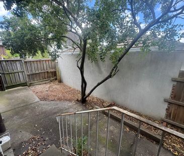 Charming Two-Bedroom Unit with Private Courtyard in Prime Balwyn Lo... - Photo 6
