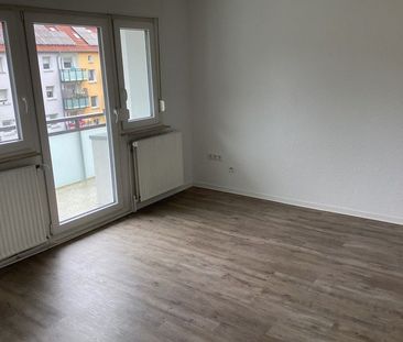 Neu modernisierte Wohnung mit Duschbad und Vinyl-Designboden - Foto 1
